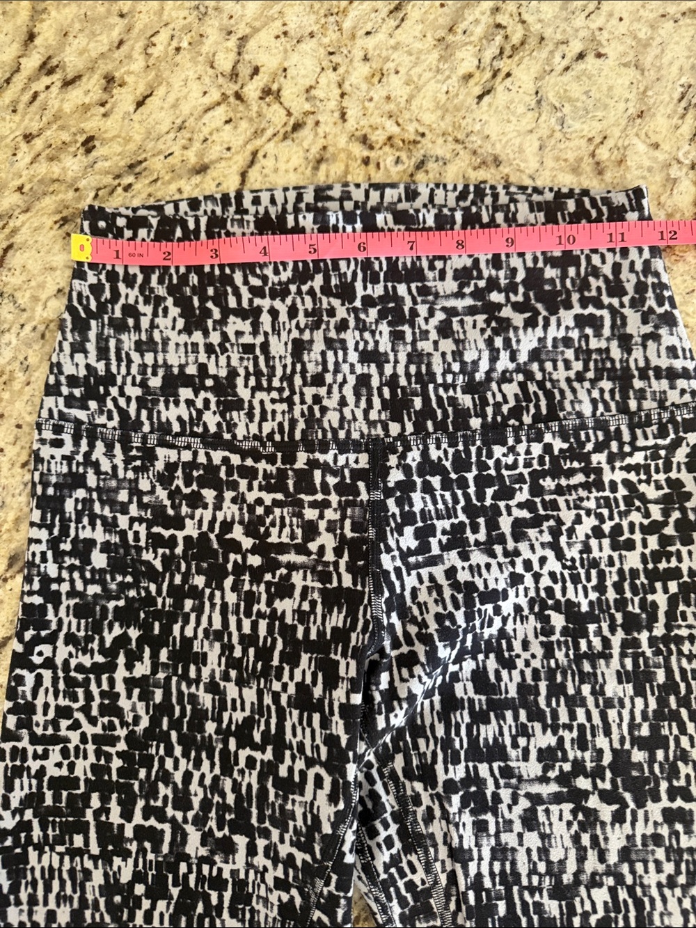 lululemon Align High-Rise Utopia Multi Black & White Pixel-Print Leggings Sz 6 - Picture 6 of 10